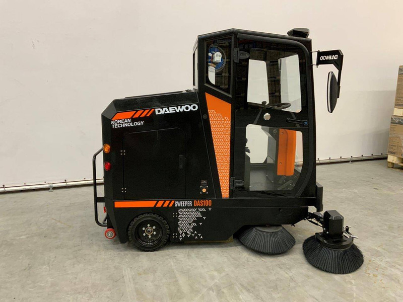 Daewoo DAS100 - Road sweeper: picture 3 Daewoo DAS100 - Road sweeper: picture 3