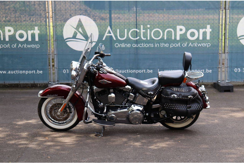 Harley-Davidson Heritage Softail Classic - Motorcycle: picture 2 Harley-Davidson Heritage Softail Classic - Motorcycle: picture 2