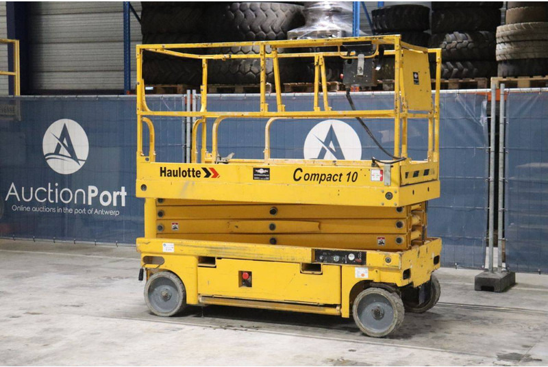 Haulotte Compact 10 - Scissor lift: picture 3 Haulotte Compact 10 - Scissor lift: picture 3