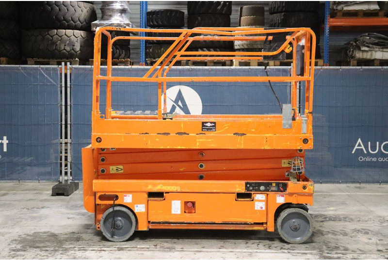 Haulotte Compact 10 - Scissor lift: picture 2 Haulotte Compact 10 - Scissor lift: picture 2