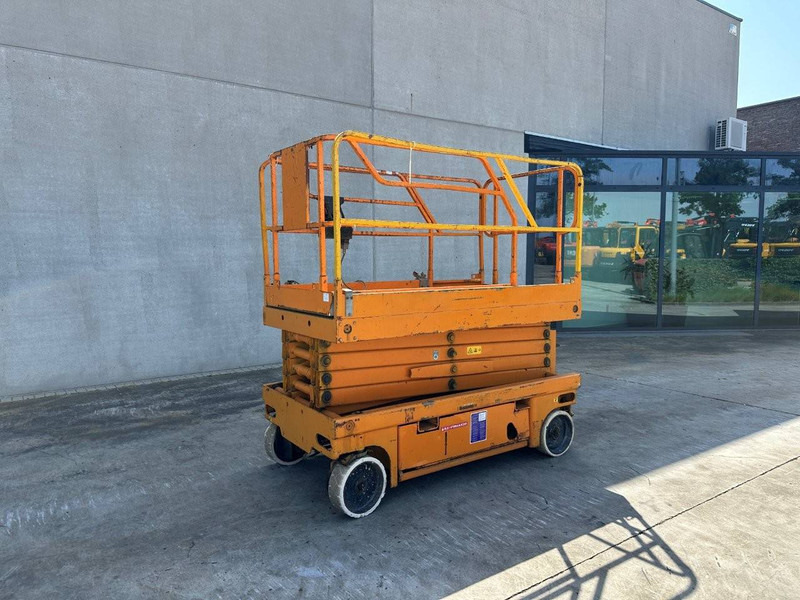 Haulotte Compact 12 - Scissor lift: picture 1 Haulotte Compact 12 - Scissor lift: picture 1