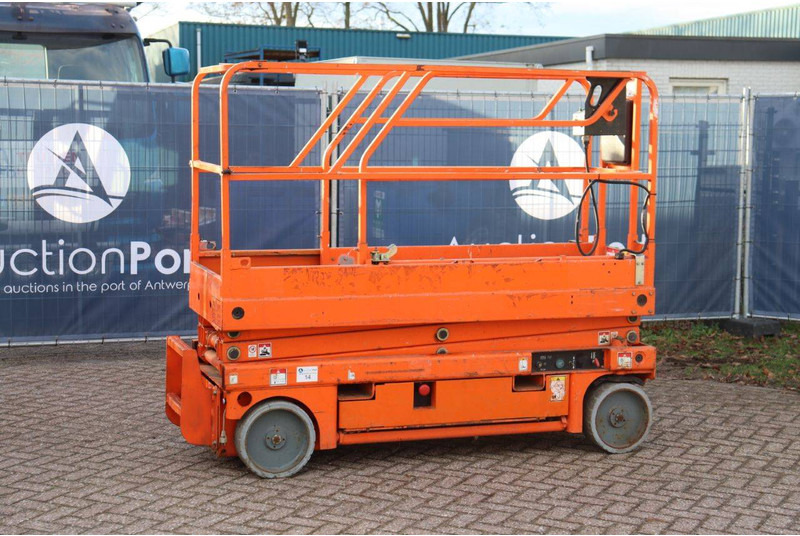 Haulotte Compact 8 - Scissor lift: picture 1 Haulotte Compact 8 - Scissor lift: picture 1