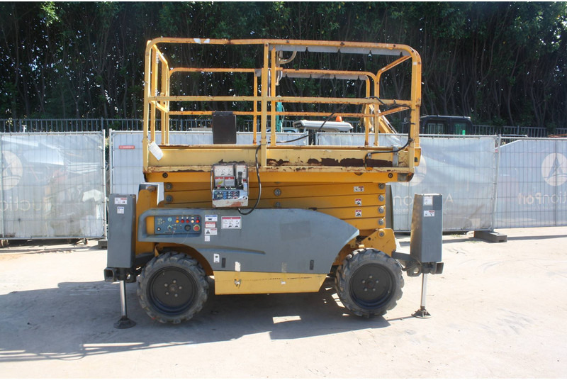 Haulotte Compact DX12 - Scissor lift: picture 2 Haulotte Compact DX12 - Scissor lift: picture 2