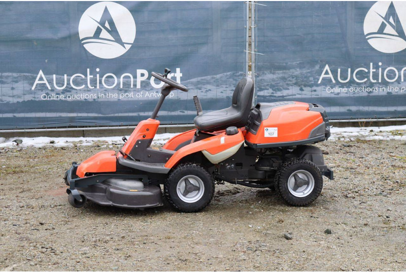 Husqvarna R320 AWD - Garden mower: picture 1 Husqvarna R320 AWD - Garden mower: picture 1