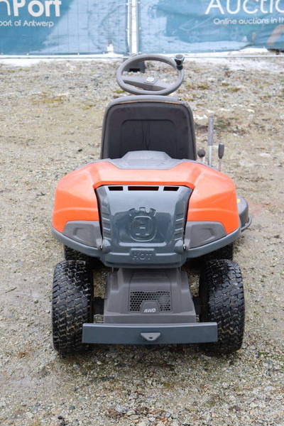Husqvarna R320 AWD - Garden mower: picture 5 Husqvarna R320 AWD - Garden mower: picture 5