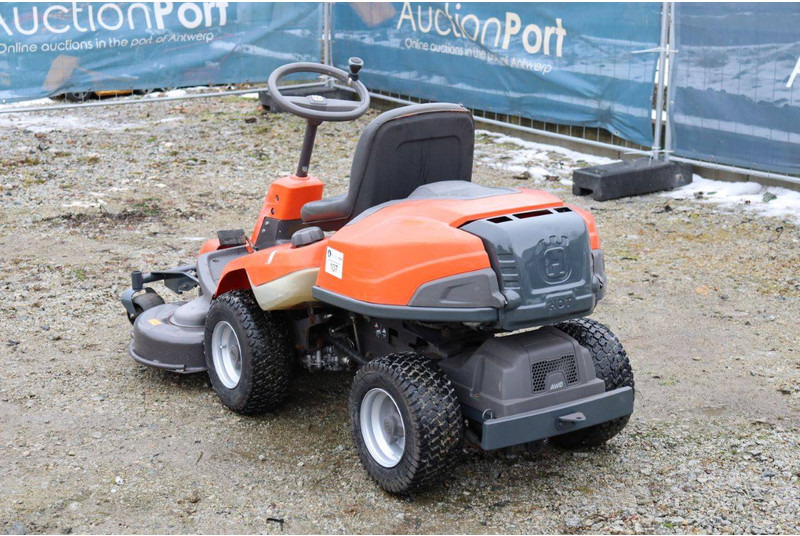 Husqvarna R320 AWD - Garden mower: picture 4 Husqvarna R320 AWD - Garden mower: picture 4