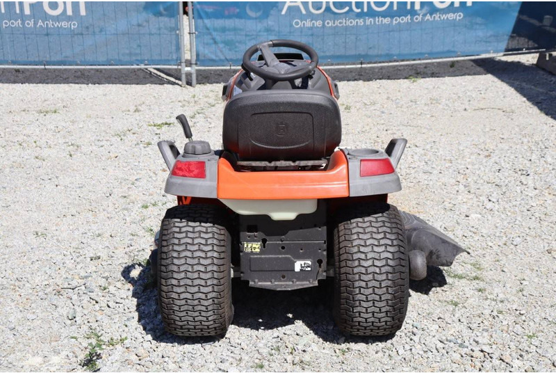 Husqvarna YTH 224TFi - Garden mower: picture 5 Husqvarna YTH 224TFi - Garden mower: picture 5