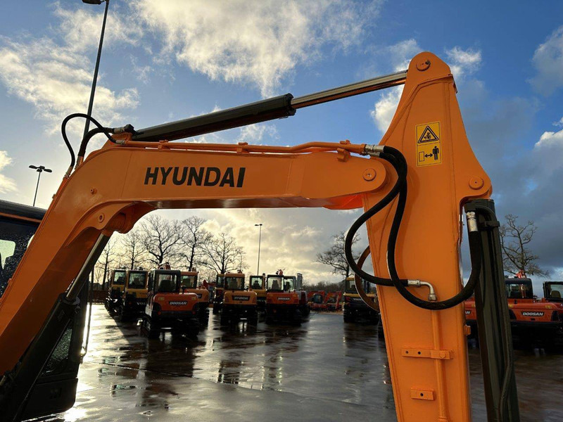Crawler excavator Hyundai R60VS: picture 12