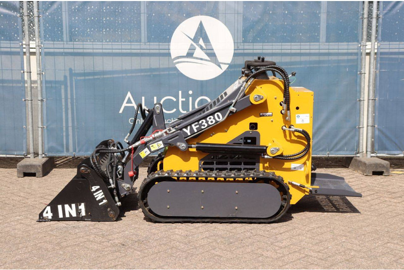 Infront YF380 - Crawler loader: picture 2 Infront YF380 - Crawler loader: picture 2