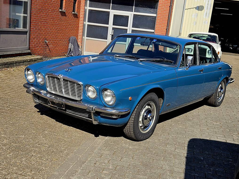 Jaguar XJ 4.2 Manual 4-Speed Overdrive - Sedan: picture 1 Jaguar XJ 4.2 Manual 4-Speed Overdrive - Sedan: picture 1