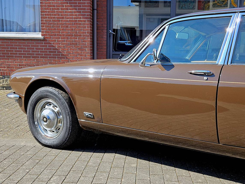 Jaguar 'XJ (series II) 4.2 Automatic - Sedan: picture 5 Jaguar 'XJ (series II) 4.2 Automatic - Sedan: picture 5