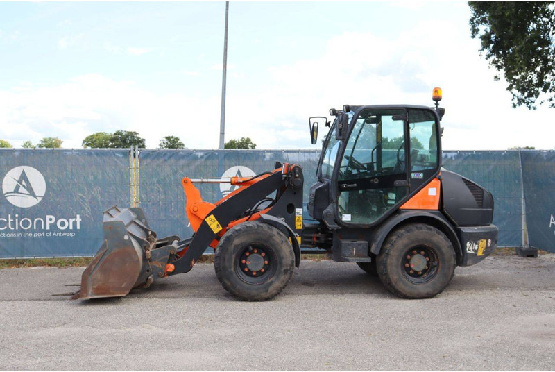 Komatsu WA70-7 - Wheel loader: picture 1 Komatsu WA70-7 - Wheel loader: picture 1