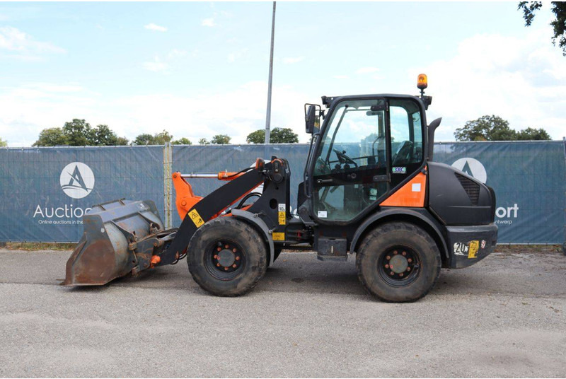 Komatsu WA70-7 - Wheel loader: picture 2 Komatsu WA70-7 - Wheel loader: picture 2