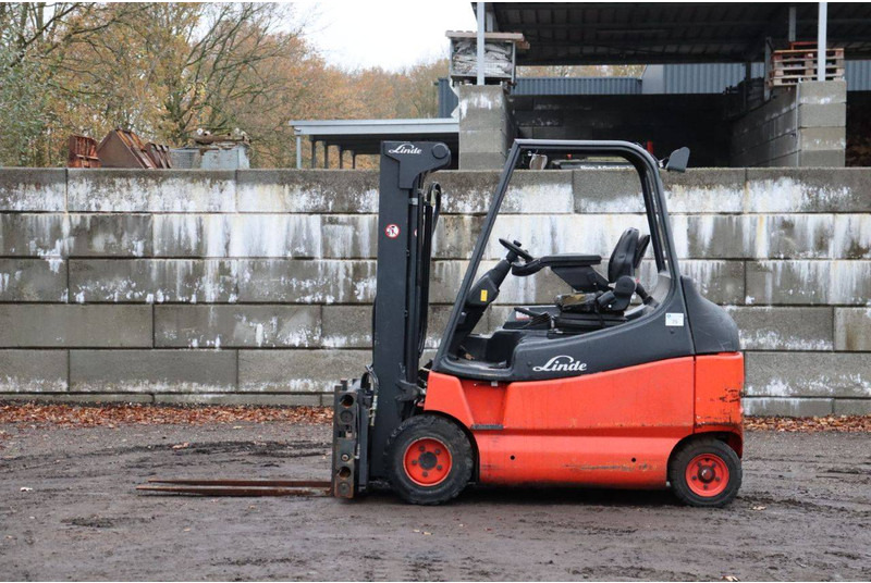 Linde E30/02/600 - Electric forklift: picture 2 Linde E30/02/600 - Electric forklift: picture 2