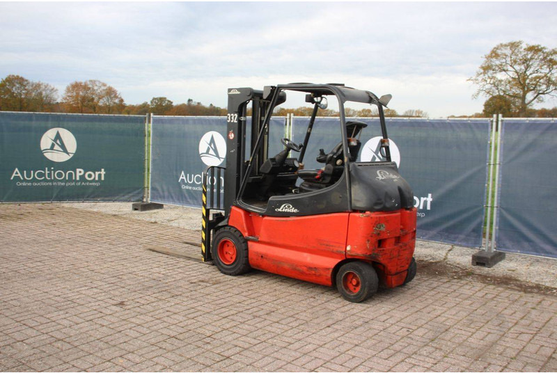 Linde E30/03/600 - Electric forklift: picture 3 Linde E30/03/600 - Electric forklift: picture 3