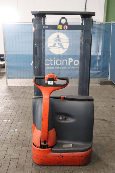 Linde L12 - Stacker: picture 5 Linde L12 - Stacker: picture 5