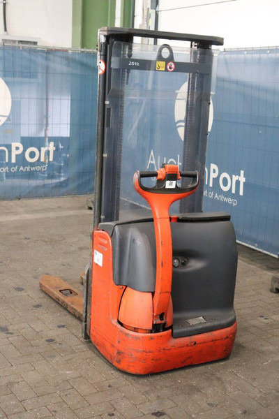 Linde L12 - Stacker: picture 4 Linde L12 - Stacker: picture 4