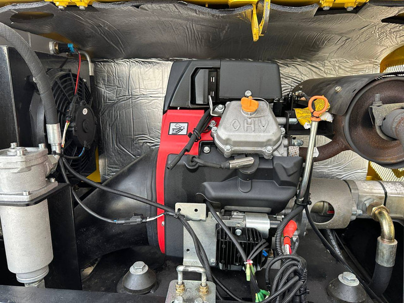 New Crawler excavator Machpro MP46: picture 6