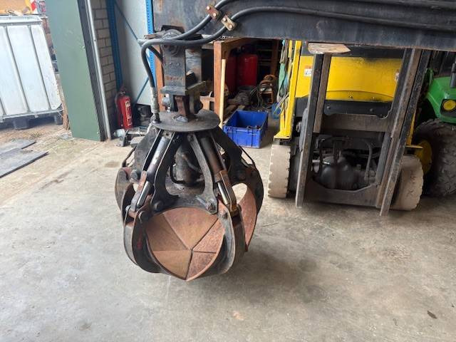 Manitou Hydraulic grapple attachment - Grapple: picture 4 Manitou Hydraulic grapple attachment - Grapple: picture 4