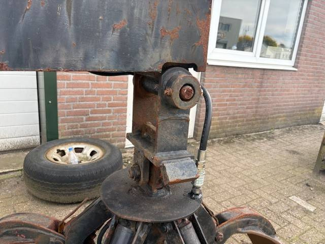 Manitou Hydraulic grapple attachment - Grapple: picture 3 Manitou Hydraulic grapple attachment - Grapple: picture 3