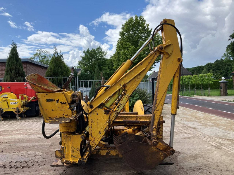 Massey Ferguson MF-205 - Backhoe loader: picture 4 Massey Ferguson MF-205 - Backhoe loader: picture 4