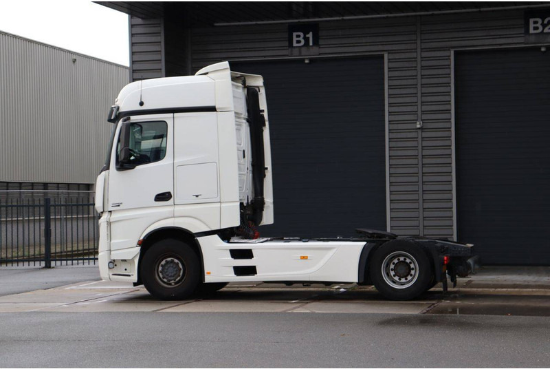 Mercedes-Benz Actros - Cab chassis truck: picture 3 Mercedes-Benz Actros - Cab chassis truck: picture 3