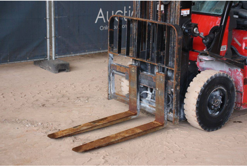 LPG forklift Nissan 25: picture 9