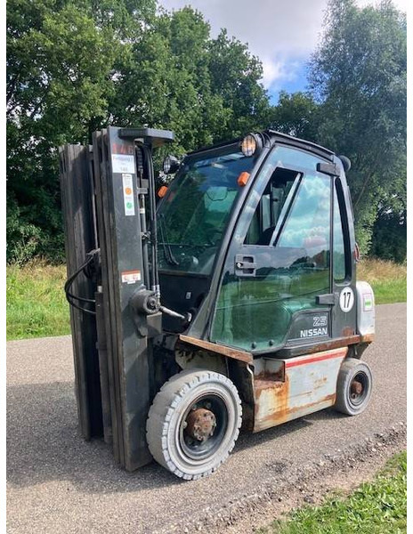 Nissan 25 - LPG forklift: picture 1 Nissan 25 - LPG forklift: picture 1