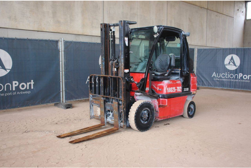 LPG forklift Nissan 25: picture 8