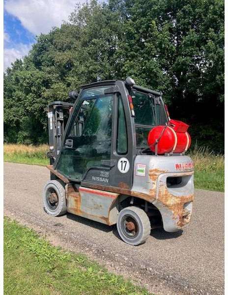 Nissan 25 - LPG forklift: picture 3 Nissan 25 - LPG forklift: picture 3