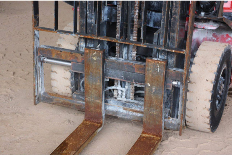 LPG forklift Nissan 25: picture 10