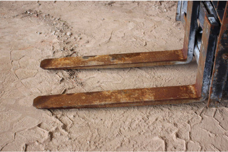 LPG forklift Nissan 25: picture 12