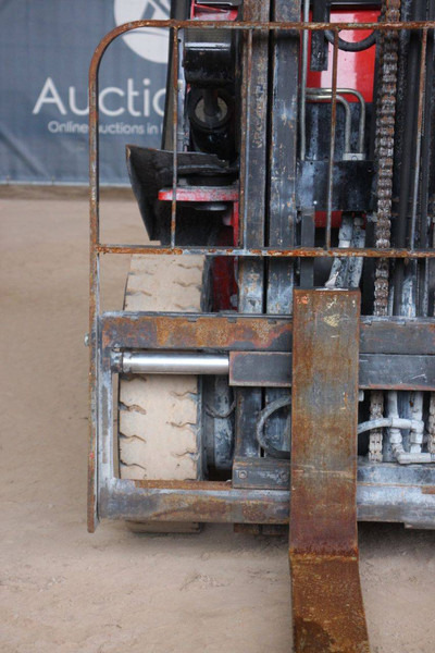 LPG forklift Nissan 25: picture 11