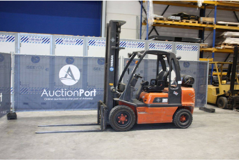 Nissan 30 - LPG forklift: picture 1 Nissan 30 - LPG forklift: picture 1