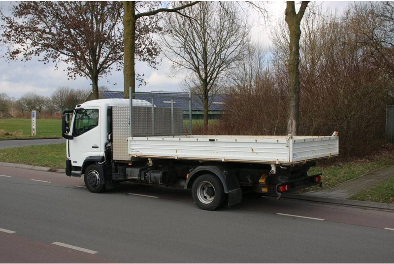 Nissan NT500 - Dropside/ Flatbed truck: picture 3 Nissan NT500 - Dropside/ Flatbed truck: picture 3