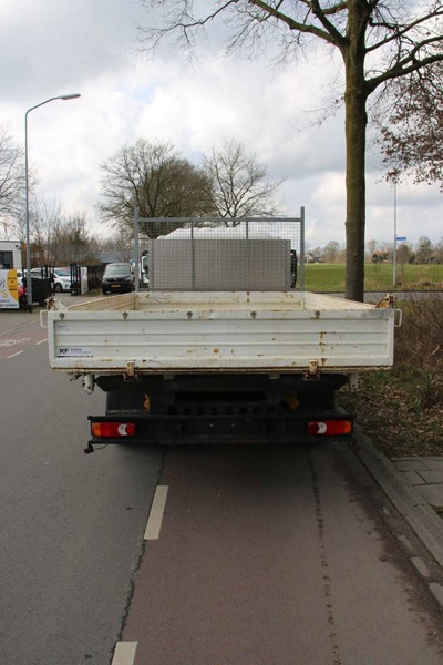 Nissan NT500 - Dropside/ Flatbed truck: picture 4 Nissan NT500 - Dropside/ Flatbed truck: picture 4