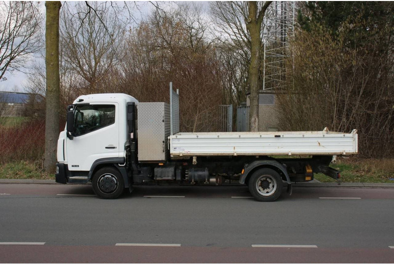 Nissan NT500 - Dropside/ Flatbed truck: picture 2 Nissan NT500 - Dropside/ Flatbed truck: picture 2