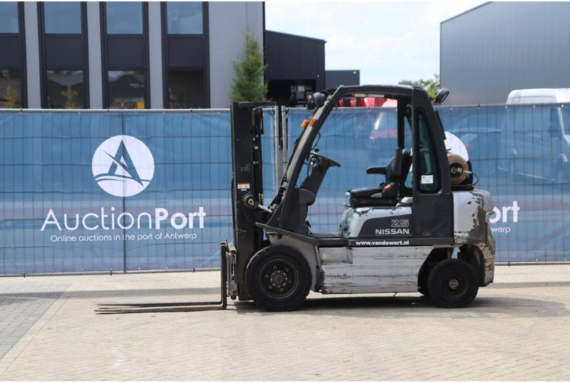 Nissan UD02A25PQ - LPG forklift: picture 1 Nissan UD02A25PQ - LPG forklift: picture 1