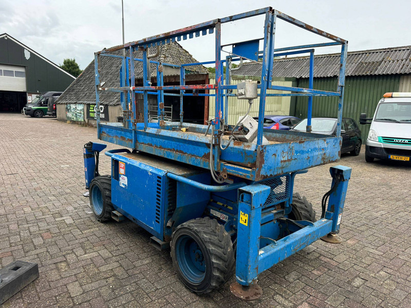 Skyjack - Scissor lift: picture 3 Skyjack - Scissor lift: picture 3