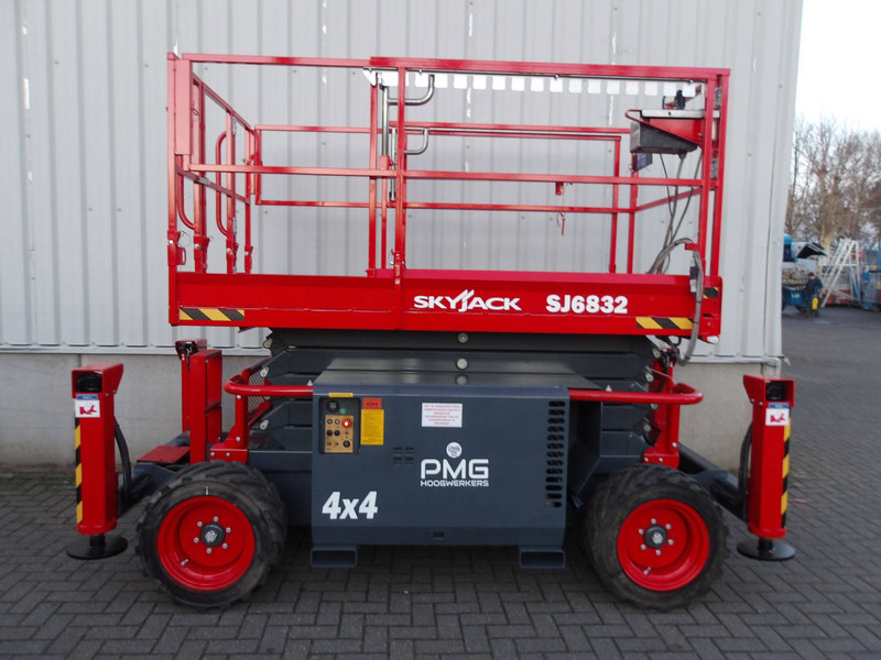 Skyjack SJ6832RT - Scissor lift: picture 1 Skyjack SJ6832RT - Scissor lift: picture 1