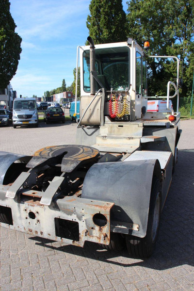Terberg YT222 - Terminal tractor: picture 5 Terberg YT222 - Terminal tractor: picture 5