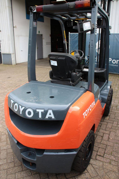 Toyota 02-8FDF30 - Diesel forklift: picture 5 Toyota 02-8FDF30 - Diesel forklift: picture 5
