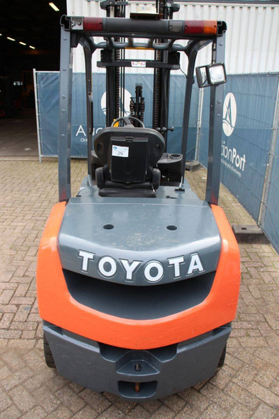 Toyota 02-8FDF30 - Diesel forklift: picture 4 Toyota 02-8FDF30 - Diesel forklift: picture 4