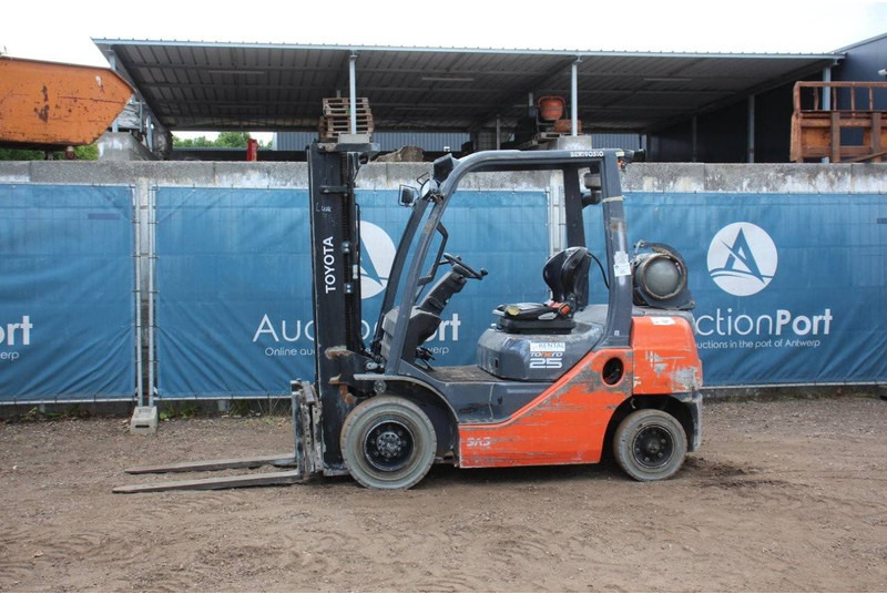 Toyota 02-8FGF25 - LPG forklift: picture 1 Toyota 02-8FGF25 - LPG forklift: picture 1
