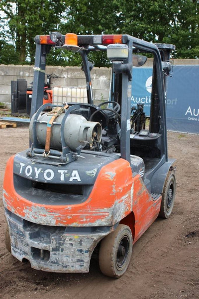 Toyota 02-8FGF25 - LPG forklift: picture 5 Toyota 02-8FGF25 - LPG forklift: picture 5