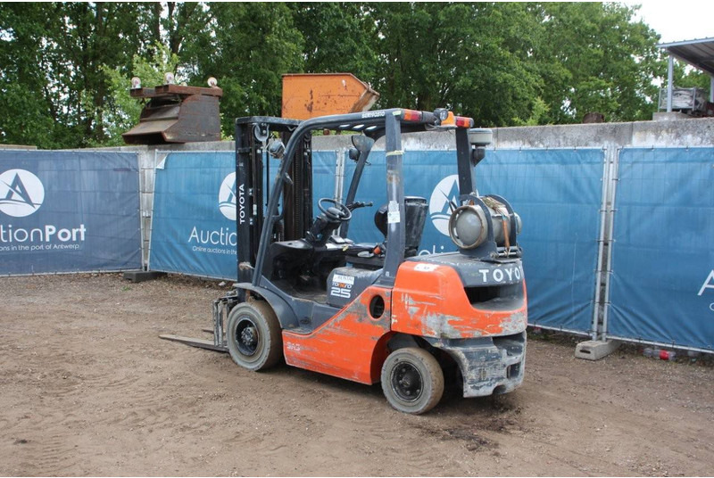 Toyota 02-8FGF25 - LPG forklift: picture 3 Toyota 02-8FGF25 - LPG forklift: picture 3
