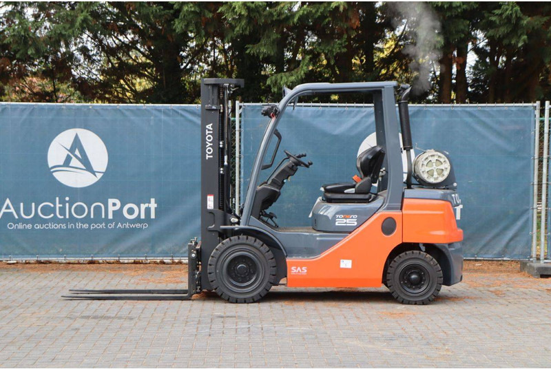 Toyota 02-8FGF25 - LPG forklift: picture 2 Toyota 02-8FGF25 - LPG forklift: picture 2