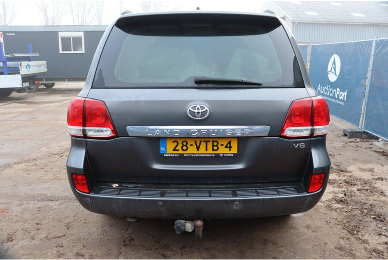 Toyota LANDCRUISER (200 SERIES) - SUV: picture 5 Toyota LANDCRUISER (200 SERIES) - SUV: picture 5