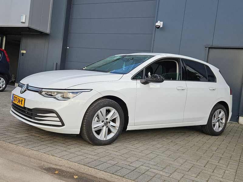 Volkswagen Golf 8 eTSI - Sedan: picture 2 Volkswagen Golf 8 eTSI - Sedan: picture 2