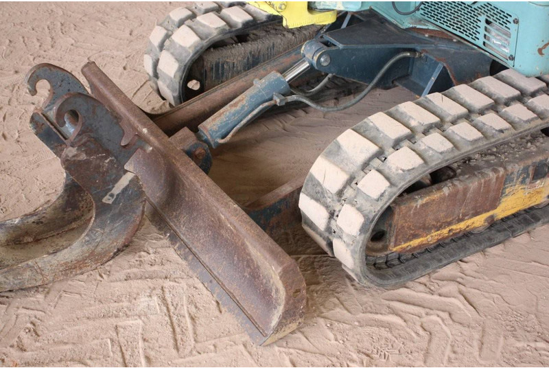Crawler excavator Yanmar B25V: picture 13